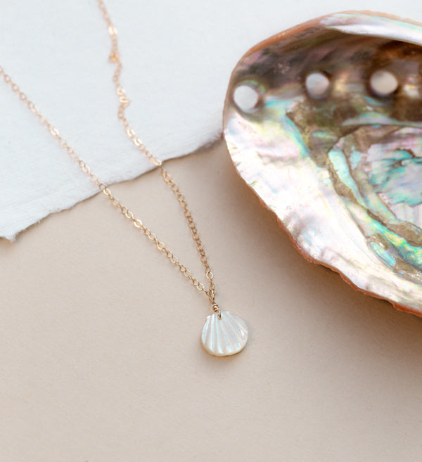 Mother Of Pearl Shell Pendant Necklace